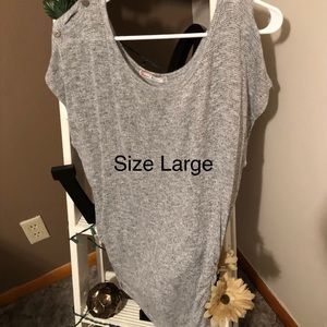 Size Large Women’s Gray Top